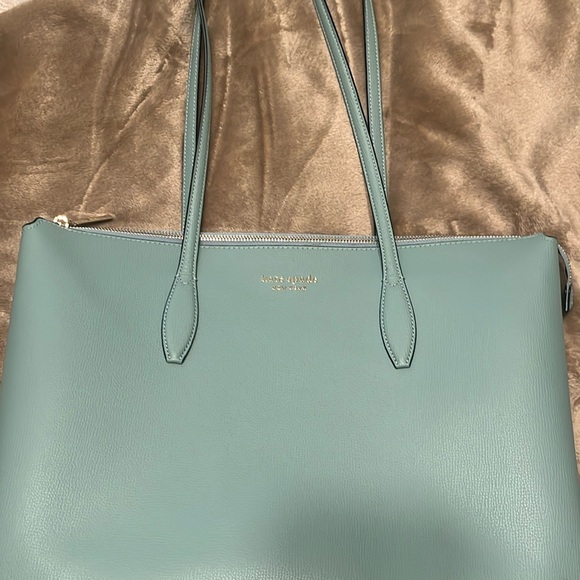 Kate Spade Bleecker tote - Picture 1 of 6